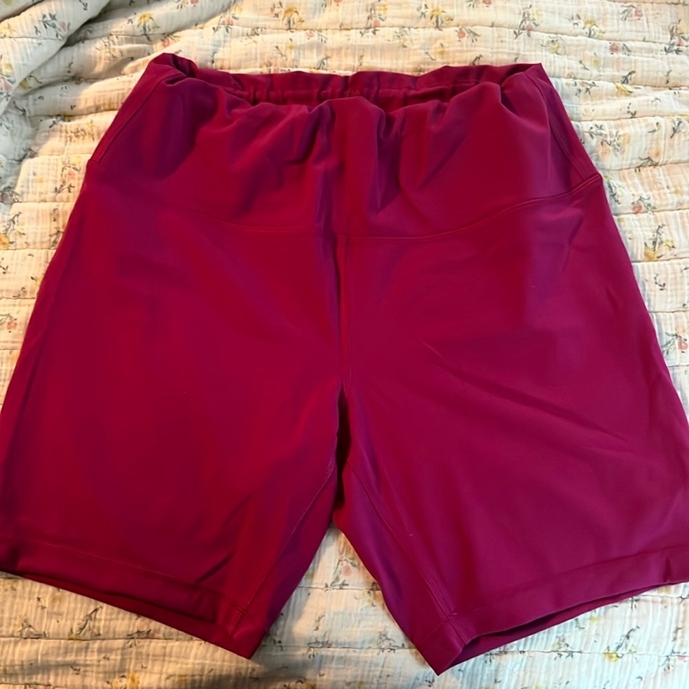 Lululemon Wunder train shorts. Size 16